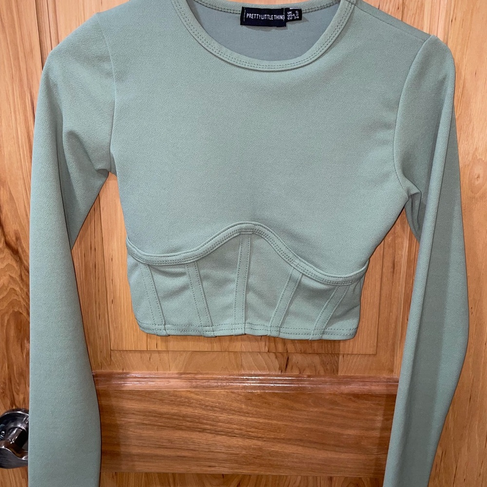 Green long sleeve crop top